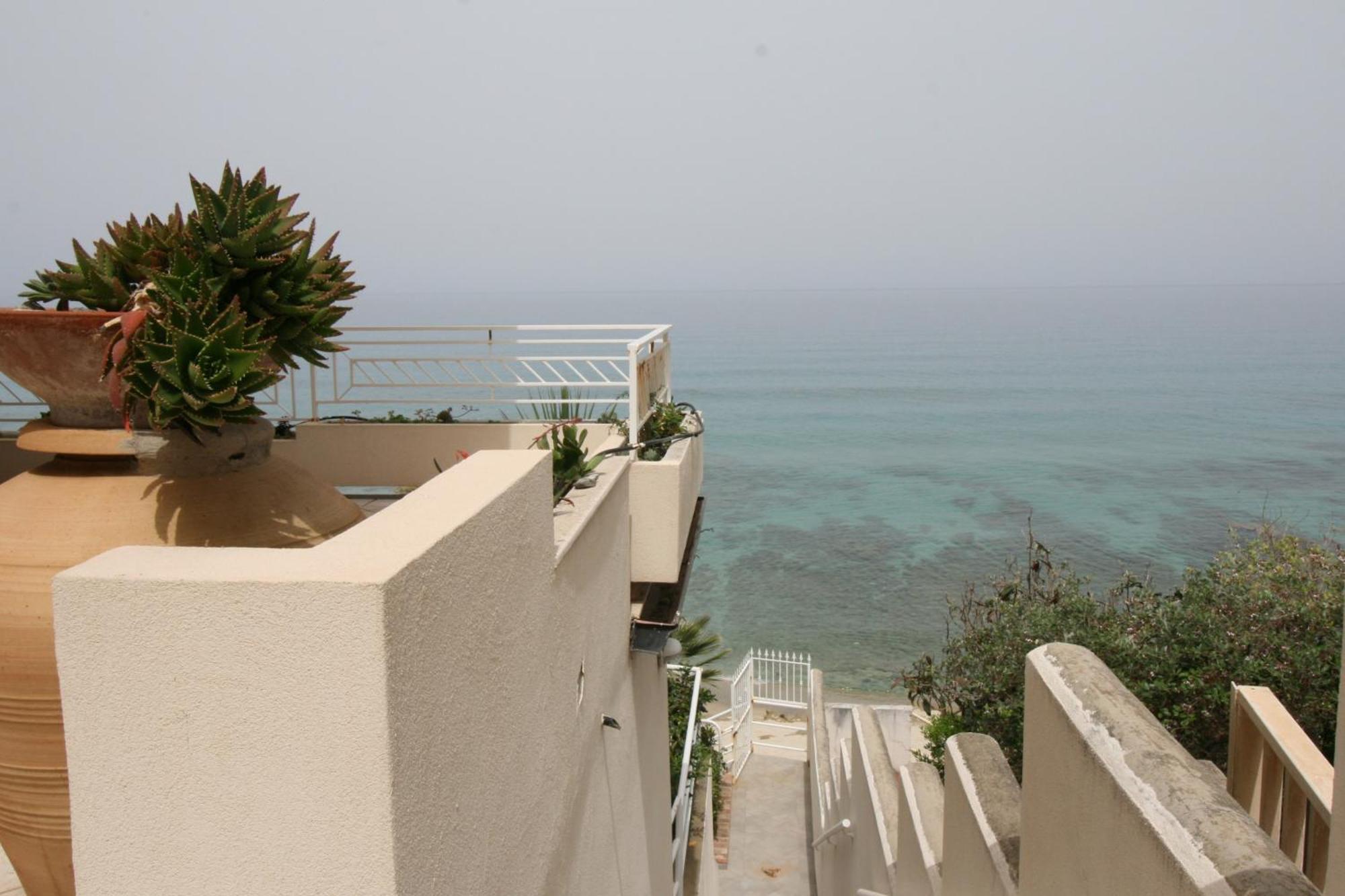 Villa Laura - Sul Mare Pizzo  Exteriör bild