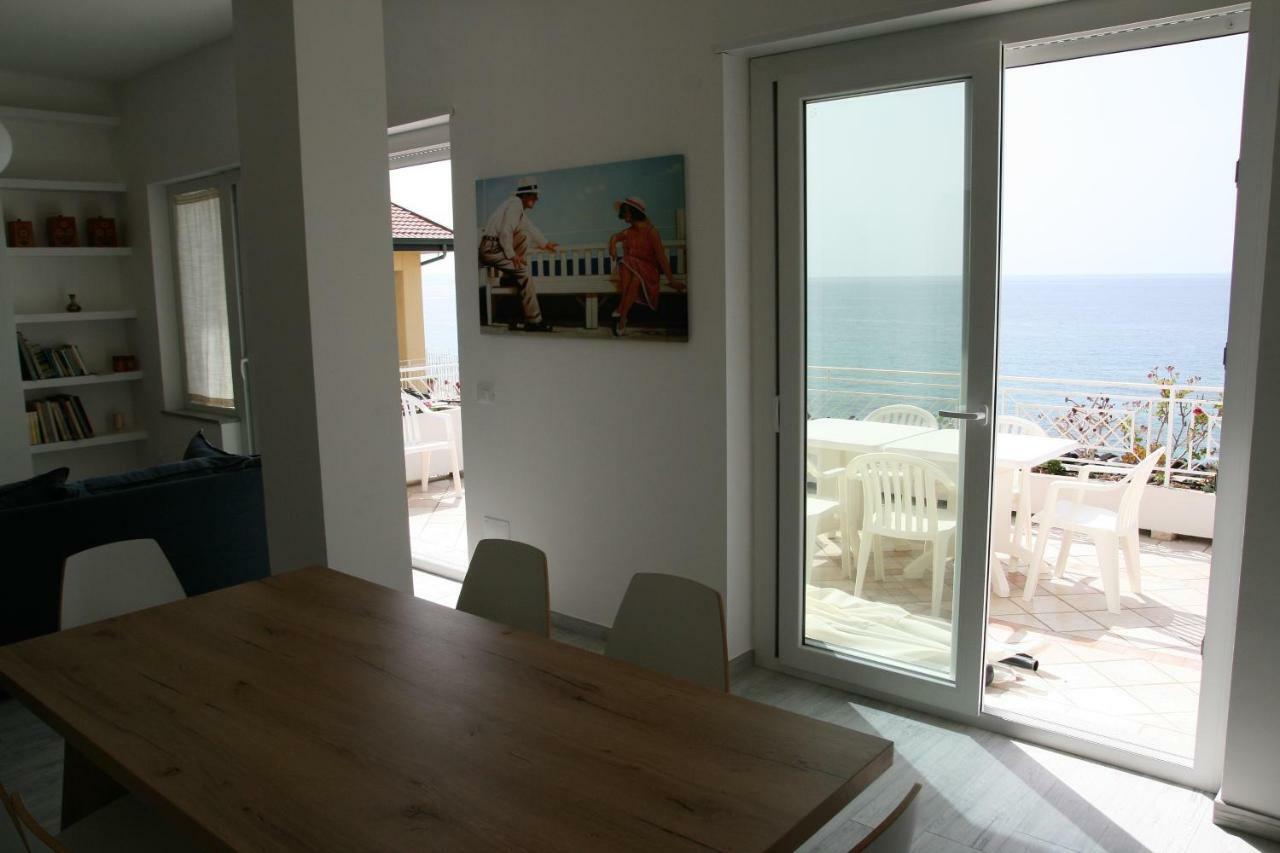 Villa Laura - Sul Mare Pizzo  Exteriör bild